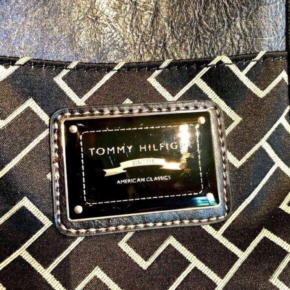 TOMMY HILFIGER AMERICAN CLASSIC SMALL SATCHEL - Picture 9 of 13